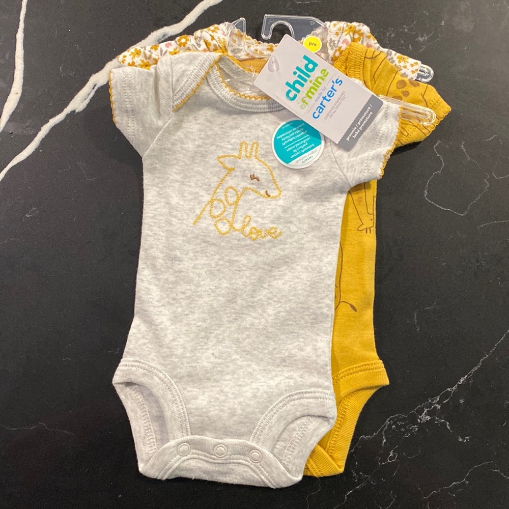 Carter’s Preemie Baby Girl 3 Pack Of Bodysuits. NWT Giraffe Themes and floral
